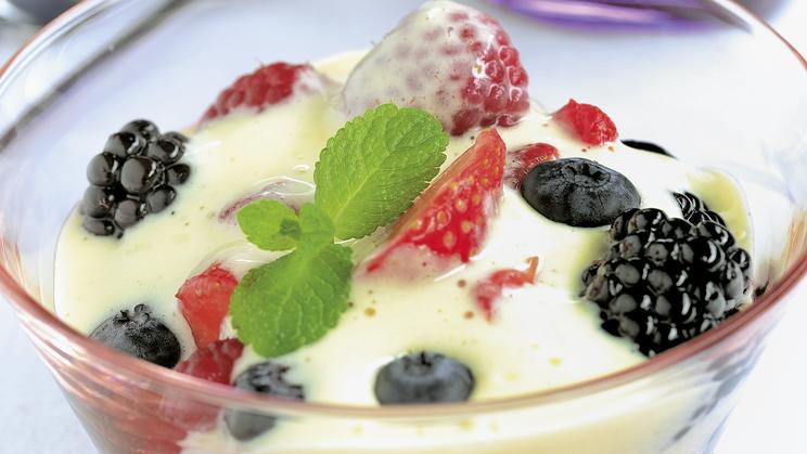 Frische Beeren mit Weinschaumsauce | maggi.de