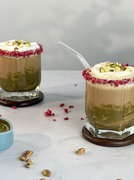 Café bombón frío de pistacho