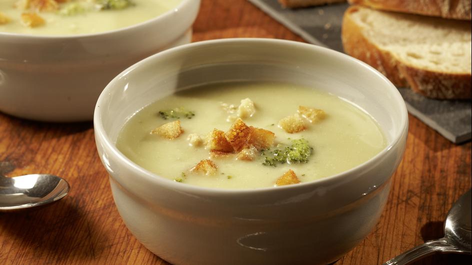 Blumenkohl-Broccoli-Suppe mit Knoblauch-Croûtons