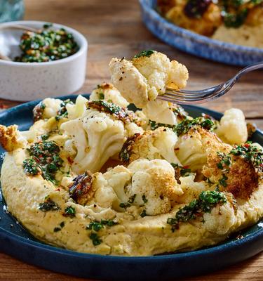 Gerösteter Blumenkohl mit Hummus