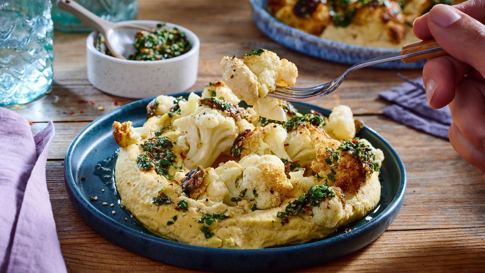 Gerösteter Blumenkohl mit Hummus