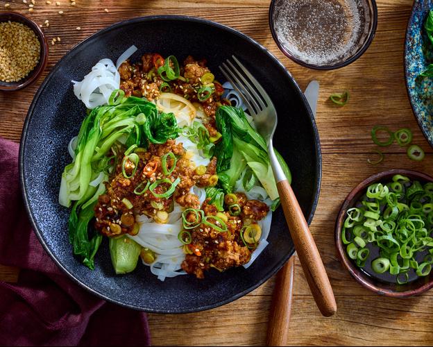 Reisnudeln mit Teriyaki-Hack