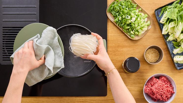 Reisnudeln mit Teriyaki-Hack