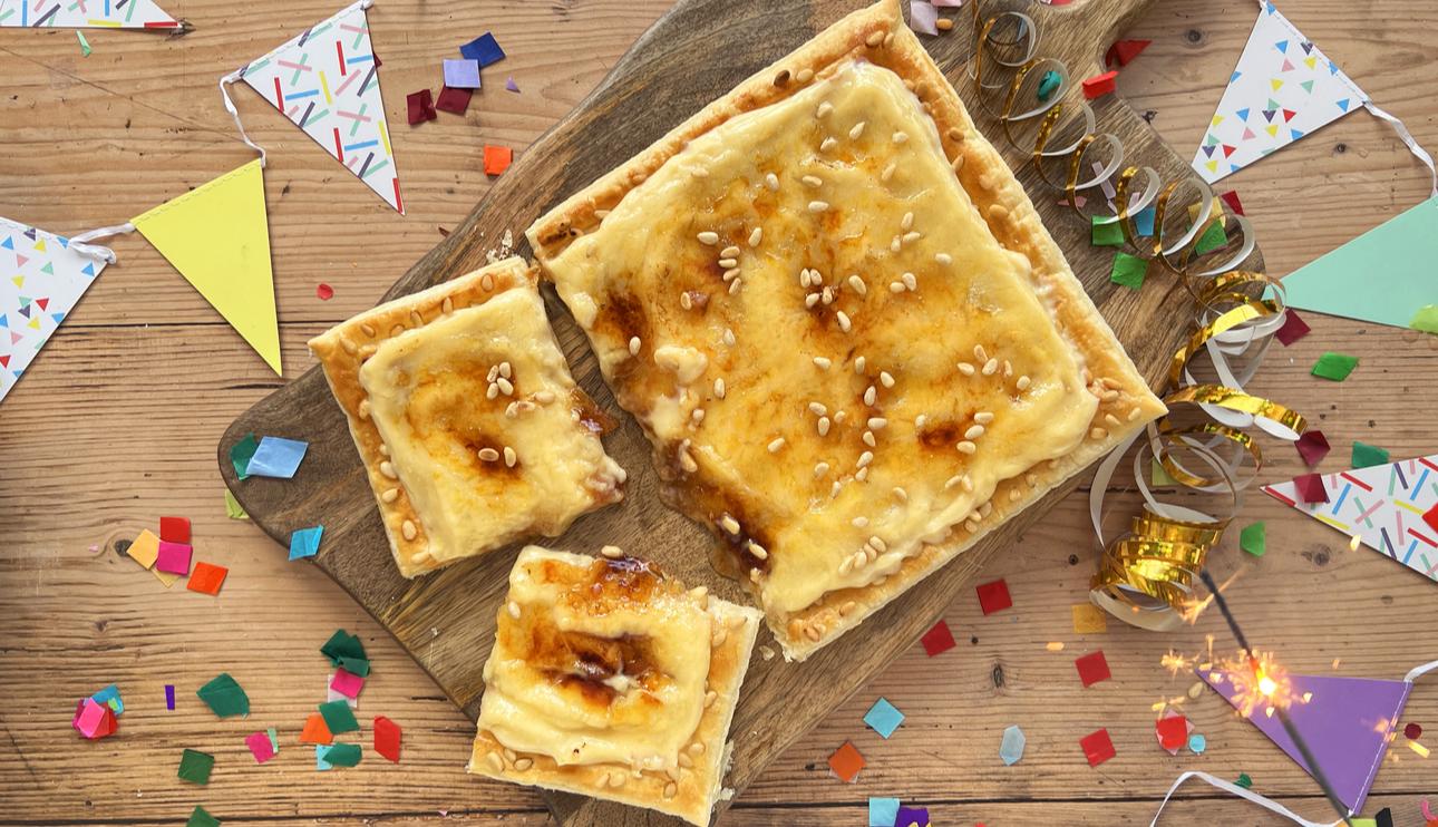 Coca de San Juan con crema quemada