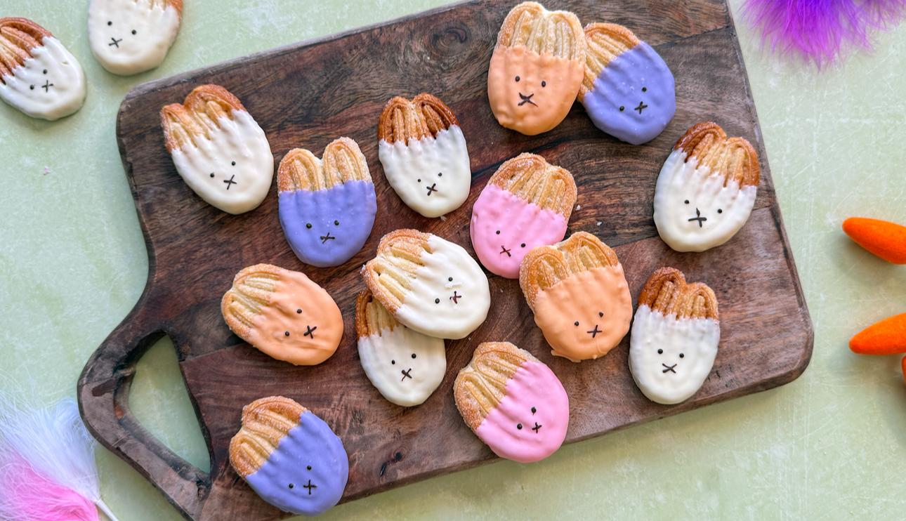 Palmeritas conejito de Pascua de hojaldre y chocolate blanco
