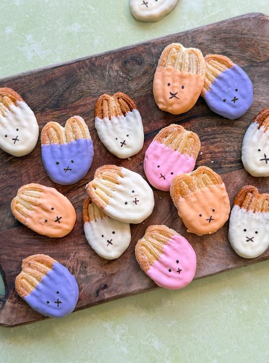 Palmeritas conejito de Pascua de hojaldre y chocolate blanco