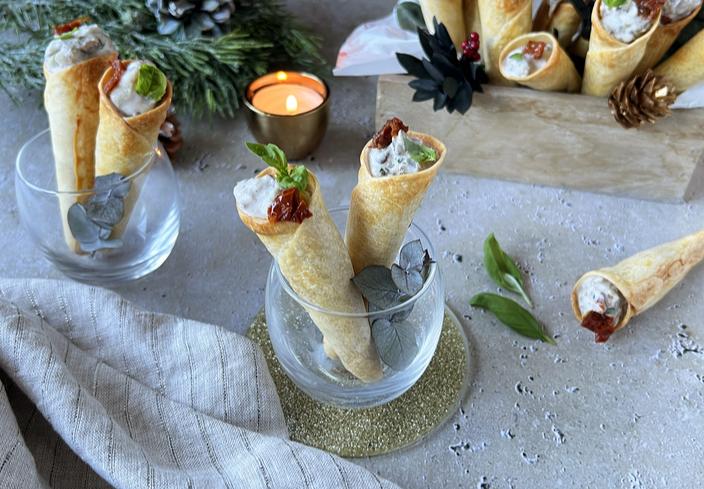 Conos rellenos de queso ricotta con berenjena y tomate