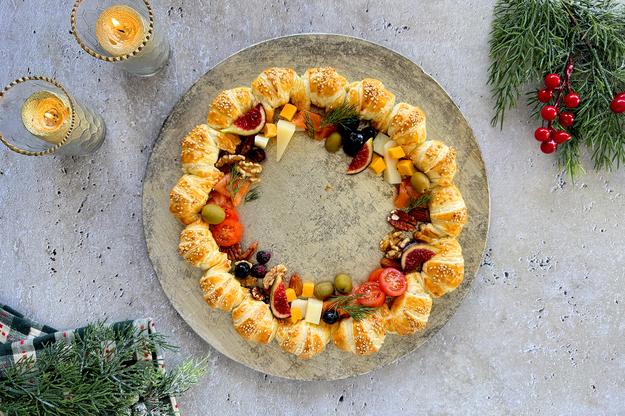 Corona de croissants para Navidad