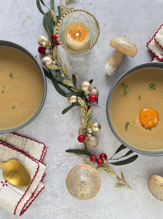 Crema de boletus con yema curada