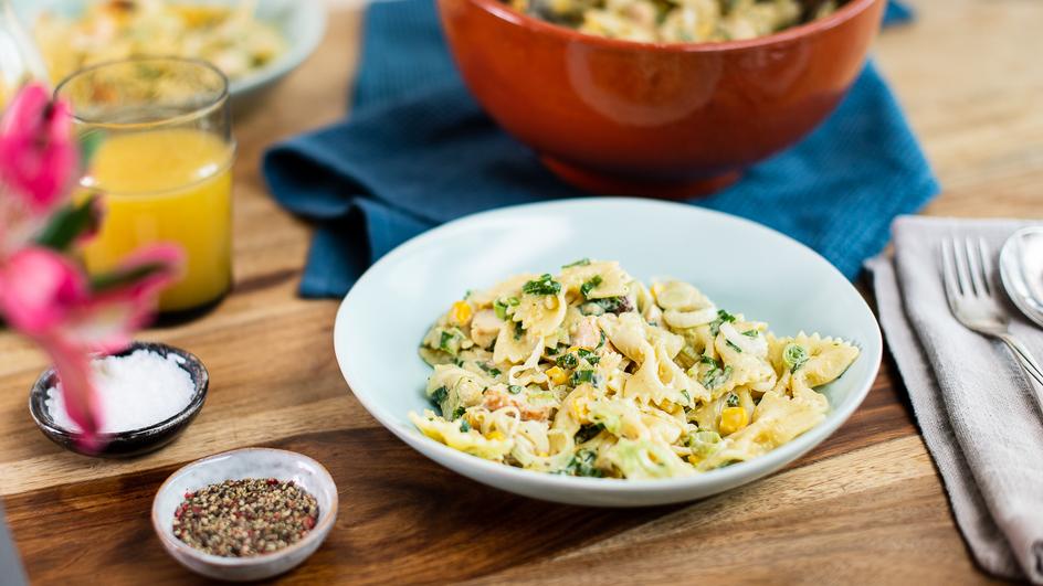 Nudel-Hähnchensalat mit Frühlingszwiebeln