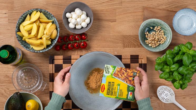Knusprige Kartoffeln in der Heißluftfritteuse mit Avocado-Pesto