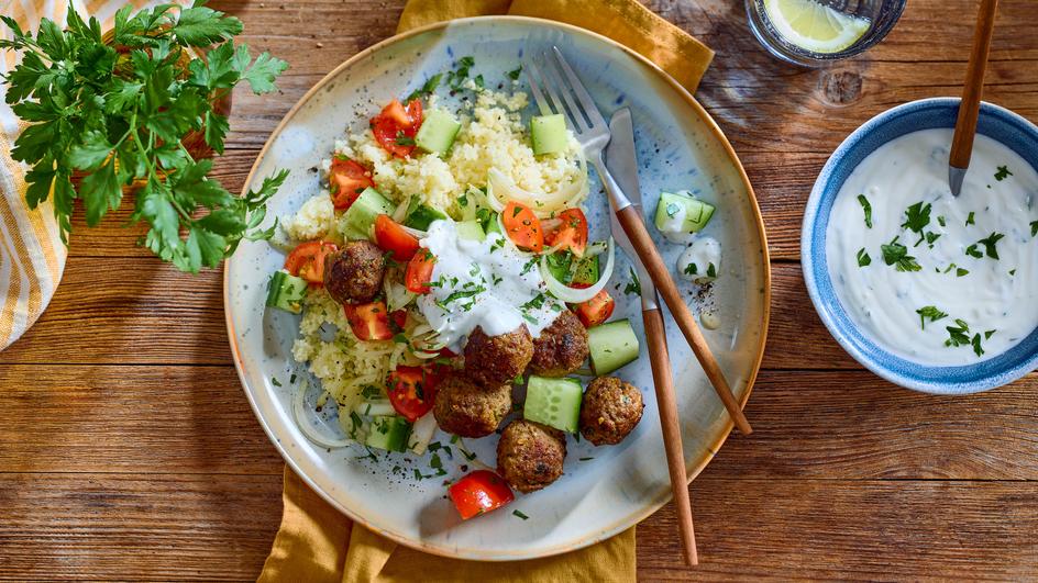 Marokkanische Hackbällchen mit Couscous