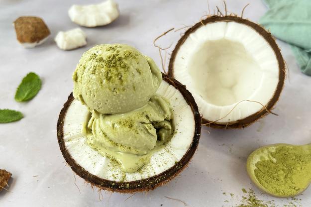 Helado de coco y matcha