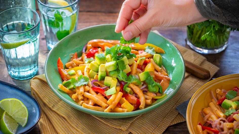 Cremige Fajita Pasta mit Avocado