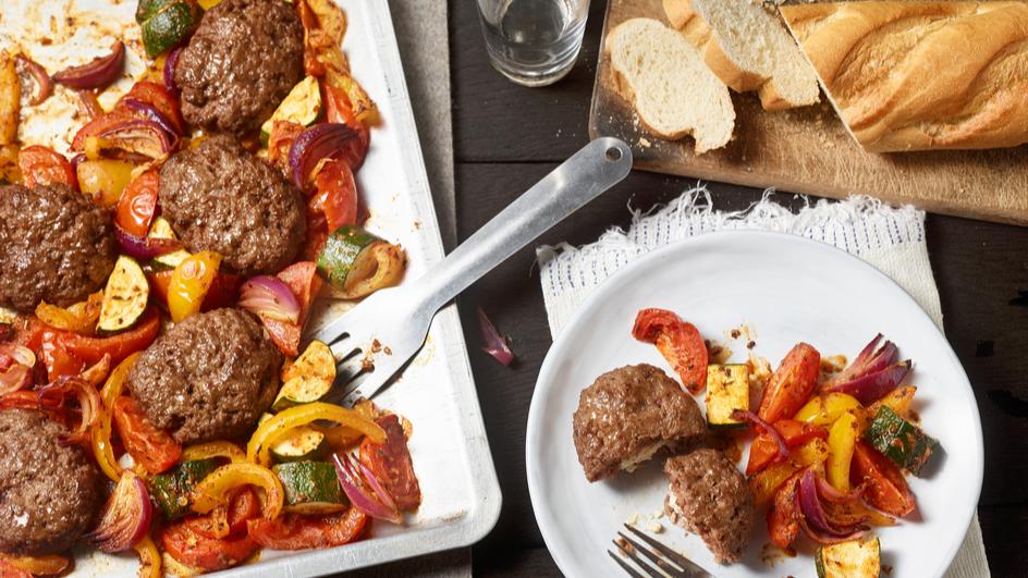 Frikadellen mit Ratatouille Gemüse vom Blech