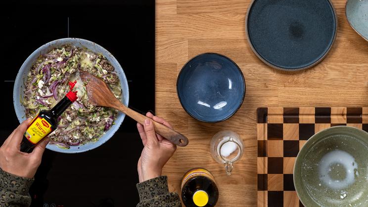 Zucchini-Hack-Pasta mit Feta-Creme