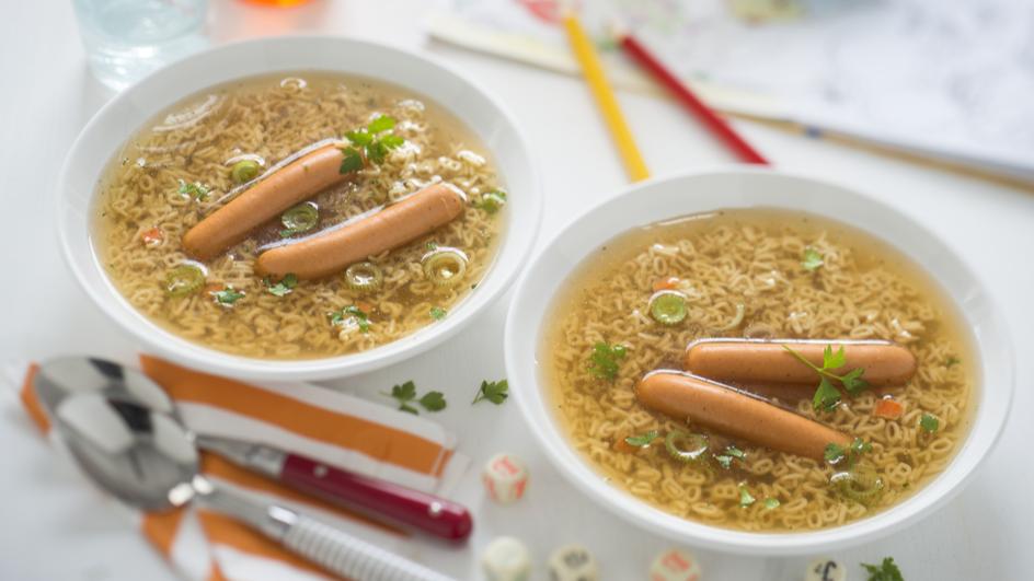 Buchstabensuppe mit Würstchen