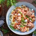 Bandnudeln mit Hackbällchen und Tomaten-Champignon-Sauce