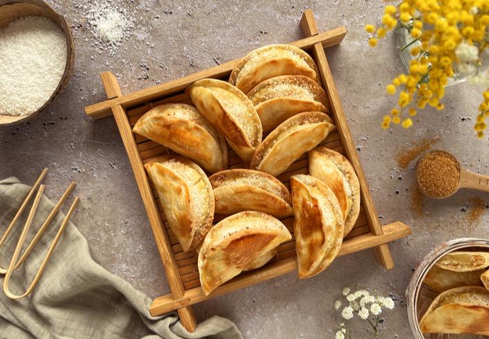Empanadillas dulces al horno de piña y coco