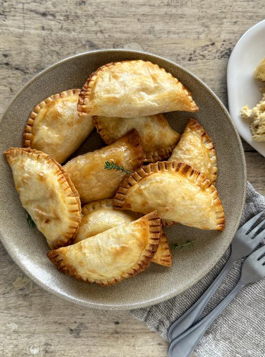Empanadillas rellenas de crema de anchoas