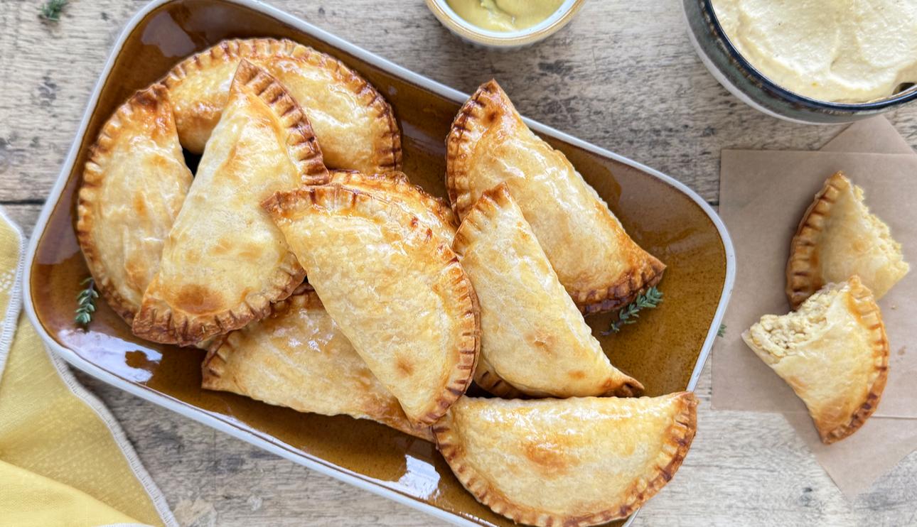 Empanadillas rellenas de crema de huevo