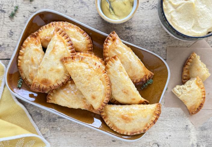 Empanadillas rellenas de crema de huevo