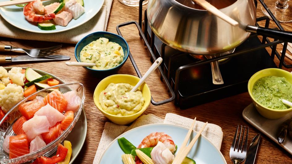 Fisch- und Gemüse-Fondue mit Dips