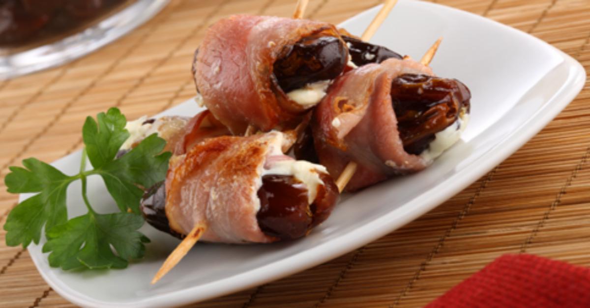 Stuffed dates with creamy filling, garnished with NESTLÉ® Media Crema.