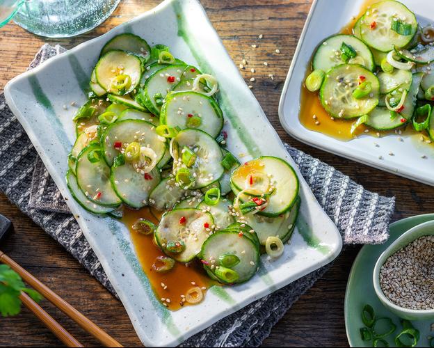 Asiatischer Gurkensalat