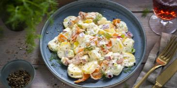 Festlicher Kartoffelsalat mit Räucherlachs
