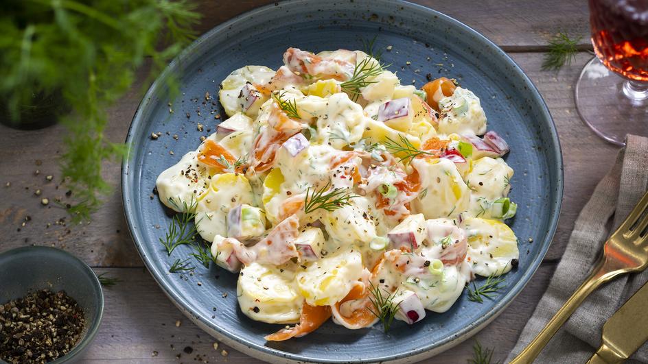 Festlicher Kartoffelsalat mit Räucherlachs