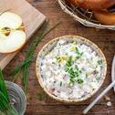 Frischer Apfel-Mayo-Dip mit Schnittlauch