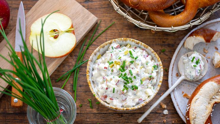 Frischer Apfel-Mayo-Dip mit Schnittlauch