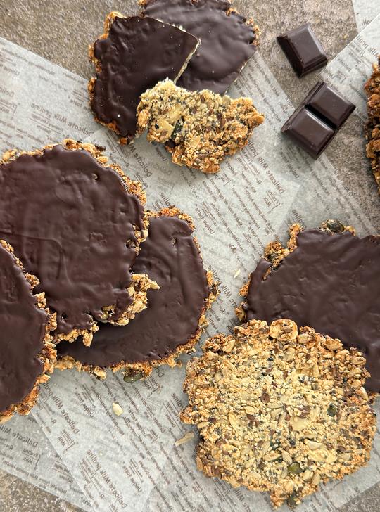 Galletas crujientes de semillas y chocolate