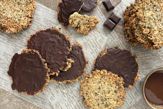 Galletas crujientes de semillas y chocolate