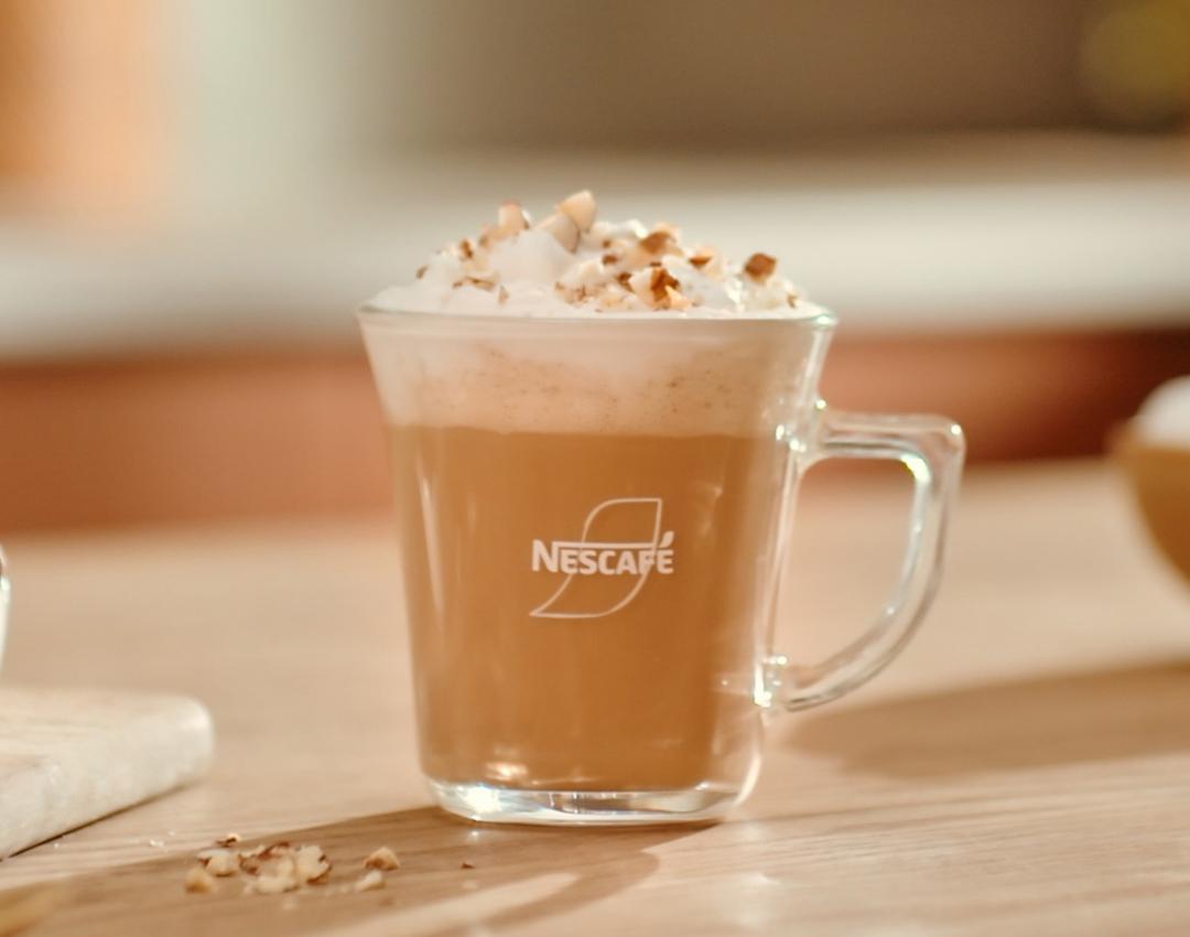 Latte cremoso de avellanas
