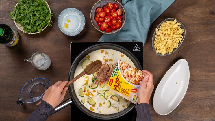 Tagliatelle-Gemüse-Pfanne mit Rucola