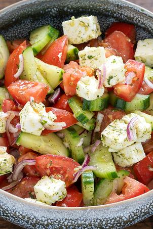 Griechischer Tomaten-Gurken-Feta-Salat