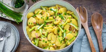 Kartoffelsalat mit Speck und Gurke