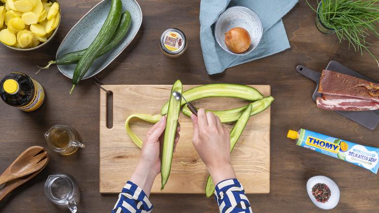 Kartoffelsalat mit Speck und Gurke