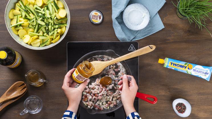 Kartoffelsalat mit Speck und Gurke