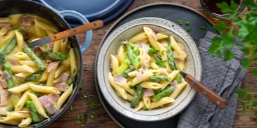 Penne mit Spargel-Schinken-Sauce