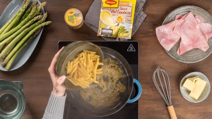Penne mit Spargel-Schinken-Sauce