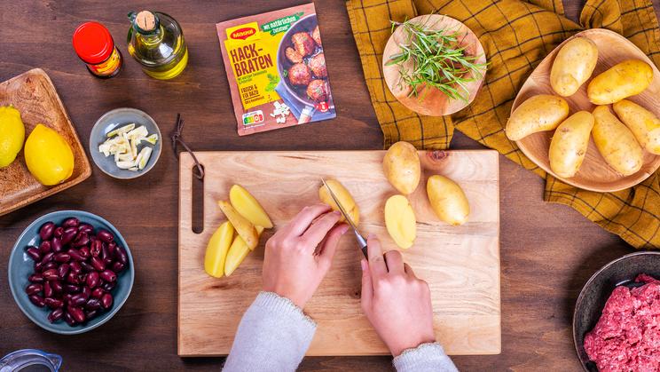 Mediterrane Frikadellen mit Ofenkartoffeln