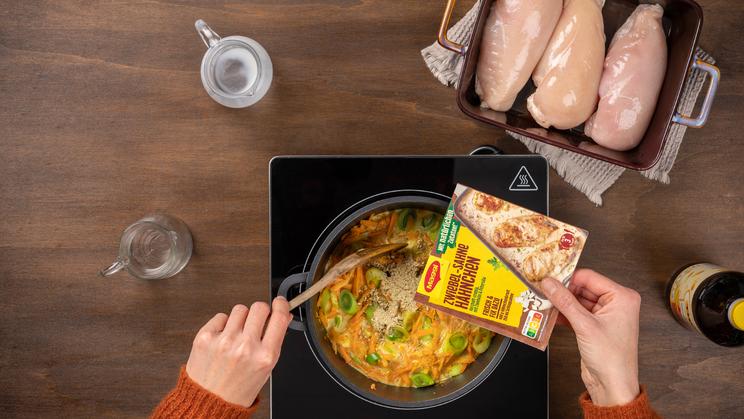 Buntes Zwiebel-Sahne-Hähnchen