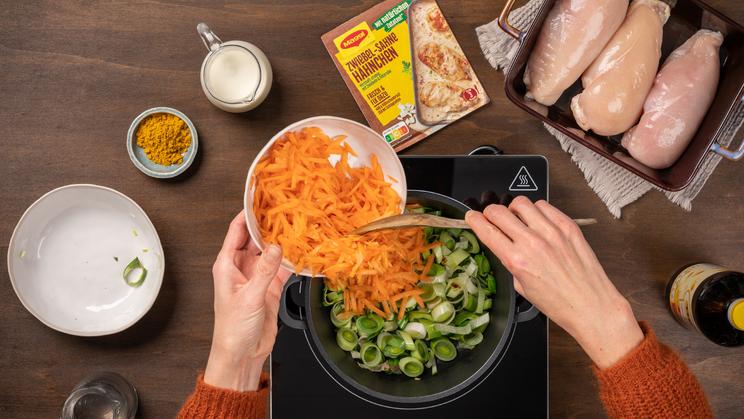 Buntes Zwiebel-Sahne-Hähnchen