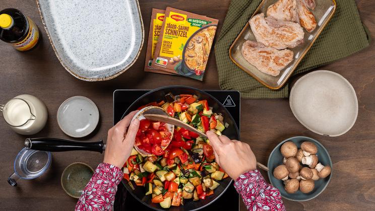Jäger-Schnitzel mit Ratatouille-Gemüse