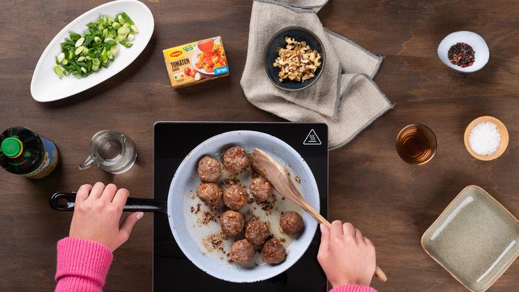 Albondigas in Sherry-Tomaten-Sauce