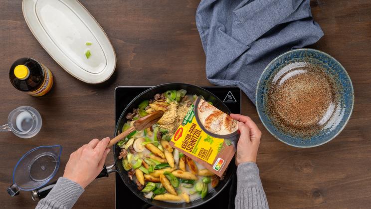 Hackfleisch-Lauch-Pfanne mit Schupfnudeln