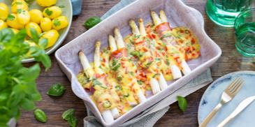 Schinken-Spargel-Röllchen mit Tomaten-Basilikum-Hollandaise